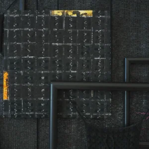 Lee más sobre el artículo Comprar arte textil contemporáneo en España: obras únicas e instalaciones artísticas